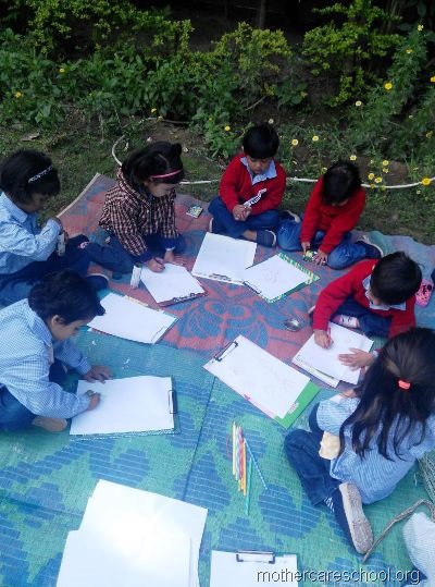 children doing art at best playschool  in lucknow (2)