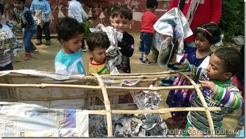 Children making Ravan (10)