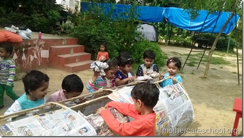 Children making Ravan (3)
