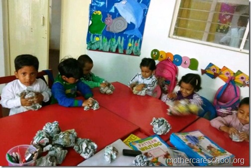 Children making Ravan (5)