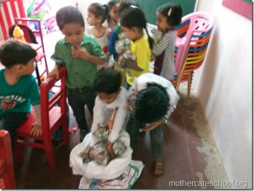 Children making Ravan (6)