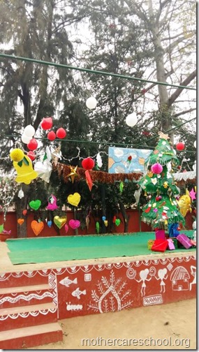 Christmas Stage Decorations (3)