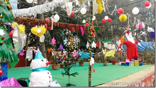 Christmas Stage Decorations (5)
