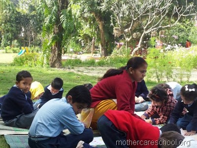 children doing art at best playschool  in lucknow (1)