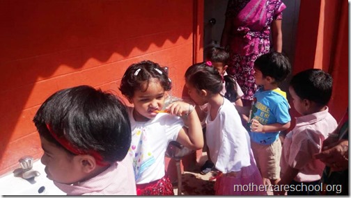 children learn about dental hygiene (1)