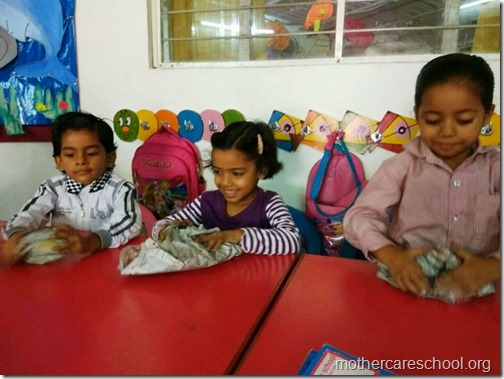 Children making Ravan (8)