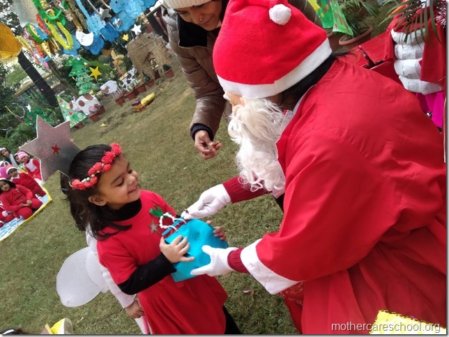 hey..santa has got us candy's too (6)