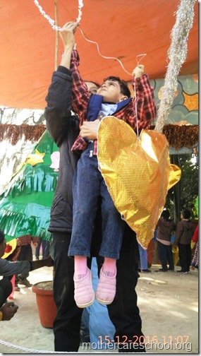 Little children preparing for Christmas (7)