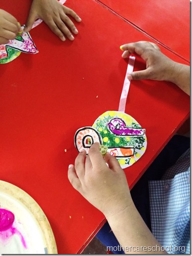 Mothercare Lucknow children making Rakhis (1)
