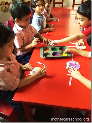 Mothercare Lucknow children making Rakhis (10)