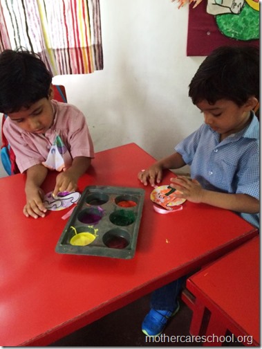 Mothercare Lucknow children making Rakhis (2)