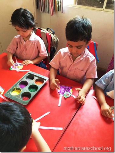 Mothercare Lucknow children making Rakhis (6)