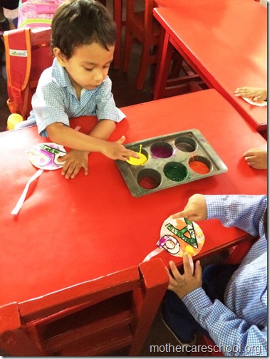 Mothercare Lucknow children making Rakhis (9)