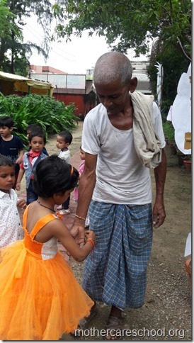 Playgroup children  learning about gratitude to those who nurture and care for us like the teachers, ayahs, van bhayiyas, trees and plants and Moolchand mali bhaiya by tying rakhis (3)
