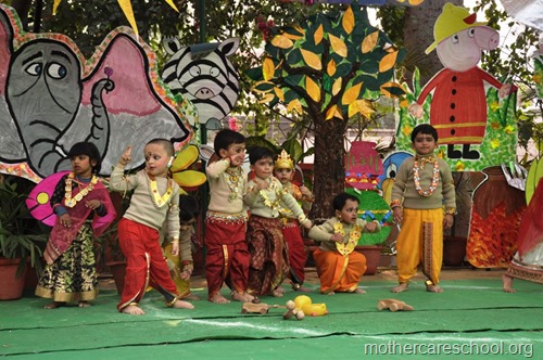 Raasleela by nursery school kids at Mothercare (9)