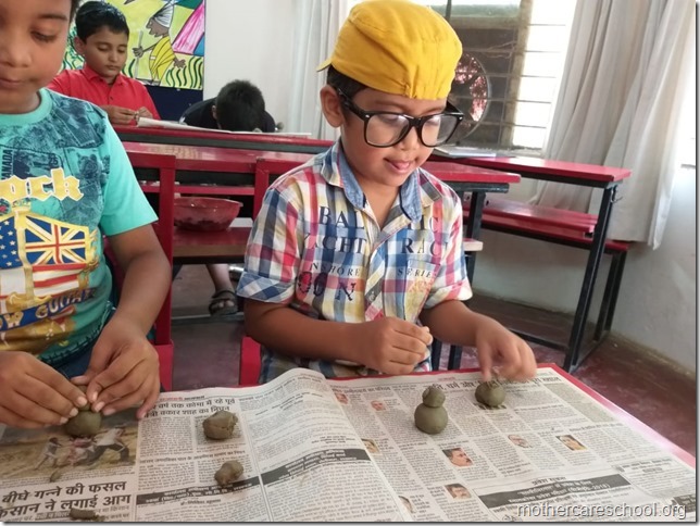 Rapt attention. Ganpati making has got them engrossed (2)