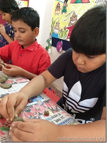Rapt attention. Ganpati making has got them engrossed (4)