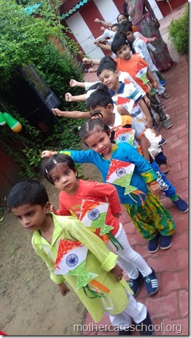 Rashtriya geet...saare jahan, nanna munna raahi we sing it all together (1)