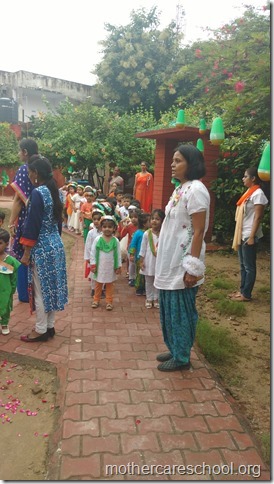 Rashtriya geet...saare jahan, nanna munna raahi we sing it all together (2)