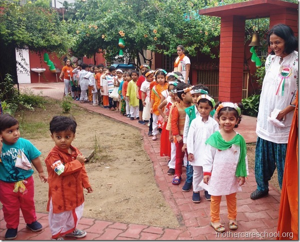 Rashtriya geet...saare jahan, nanna munna raahi we sing it all together (4)