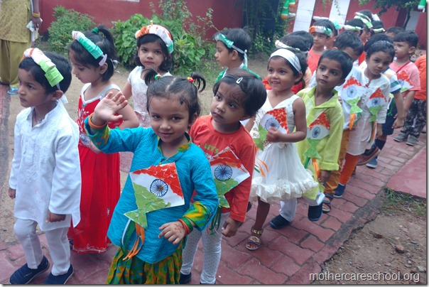 Rashtriya geet...saare jahan, nanna munna raahi we sing it all together (5)