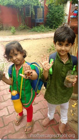 Saawan Aayo Mauj manao Jhoola jhulao mehndi lagao (7)